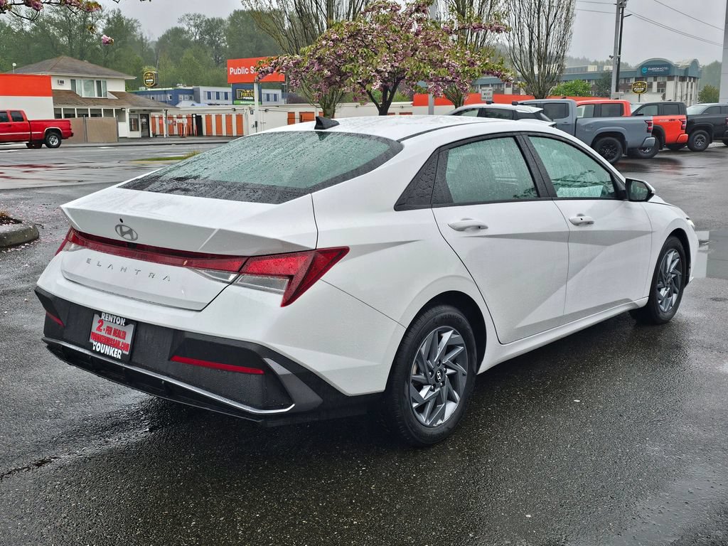 Used 2024 Hyundai Elantra SEL FWD image 5