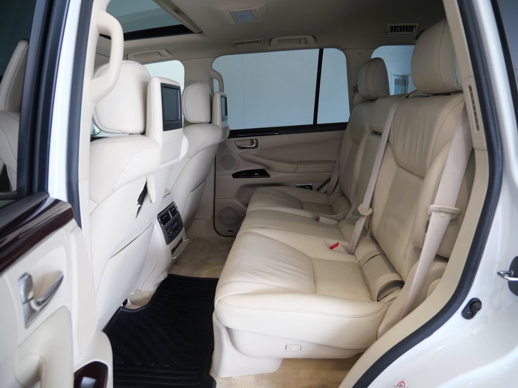 Used 2014 Lexus LX 570 4WD image 24
