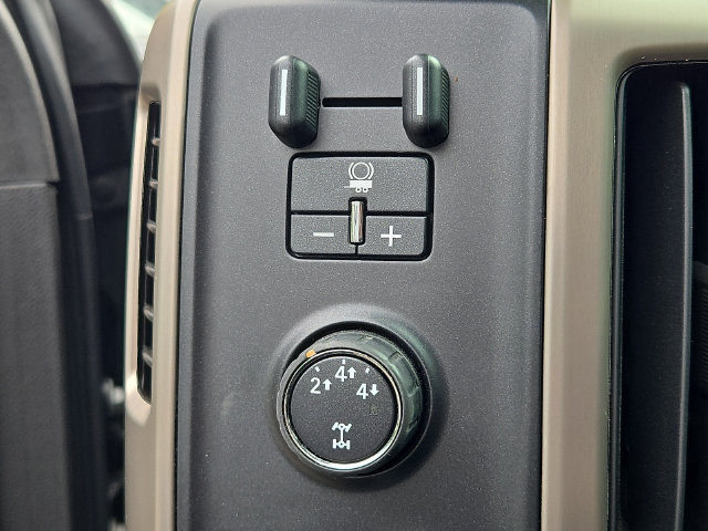 Used 2016 GMC Sierra 2500 Denali w/ Duramax Plus Package AWD/4WD image 9