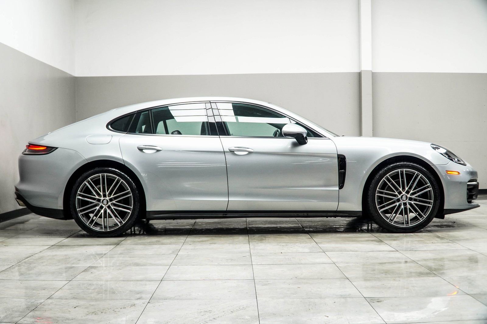 Used 2021 Porsche Panamera 4 image 7