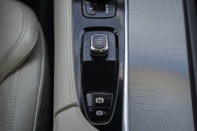 Used 2022 Volvo XC90 T8 R-Design w/ Advanced Package image 24