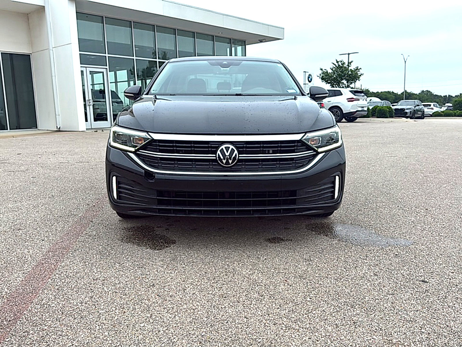 Used 2024 Volkswagen Jetta SEL FWD image 2
