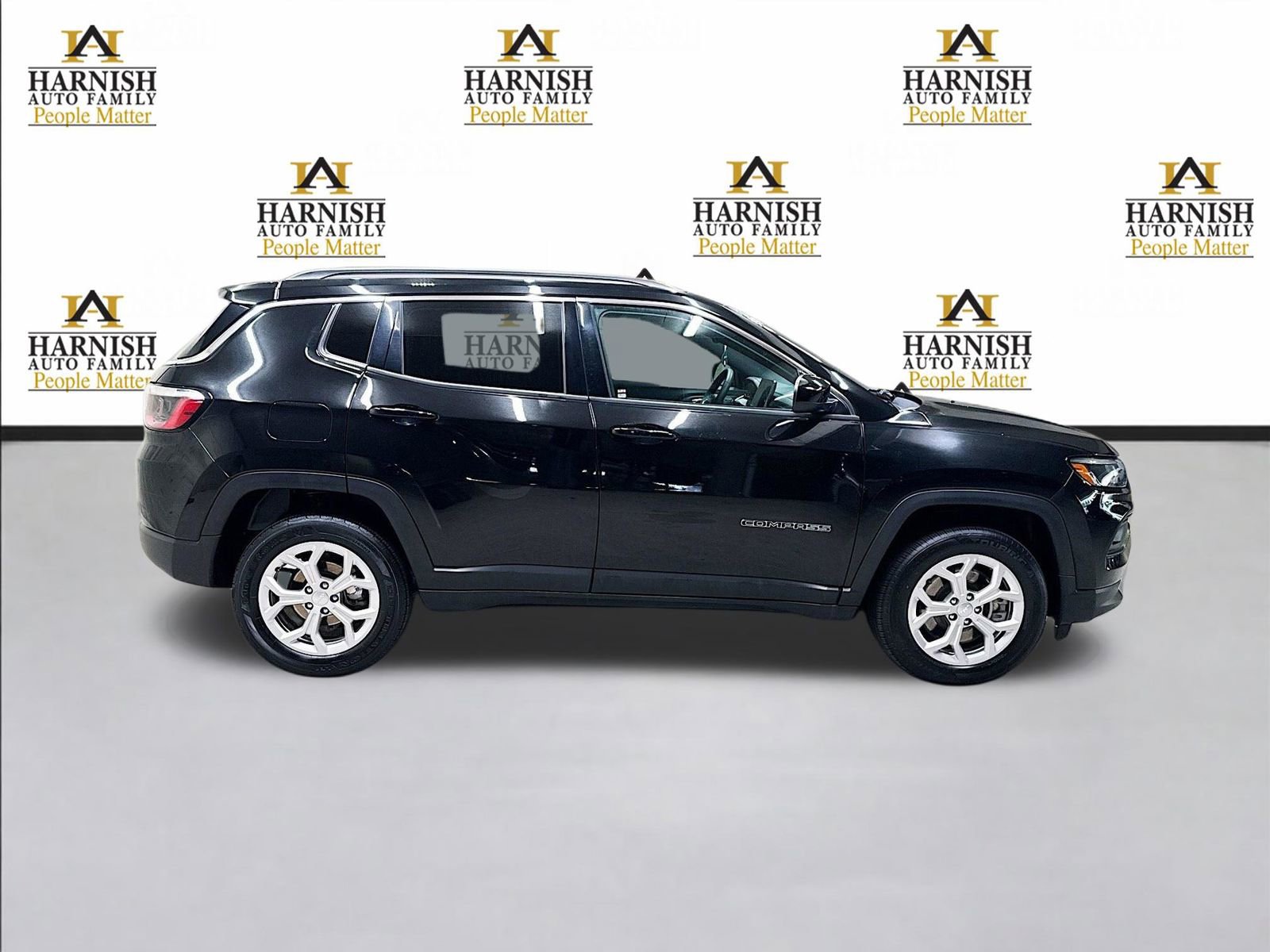 Used 2024 Jeep Compass Latitude image 4