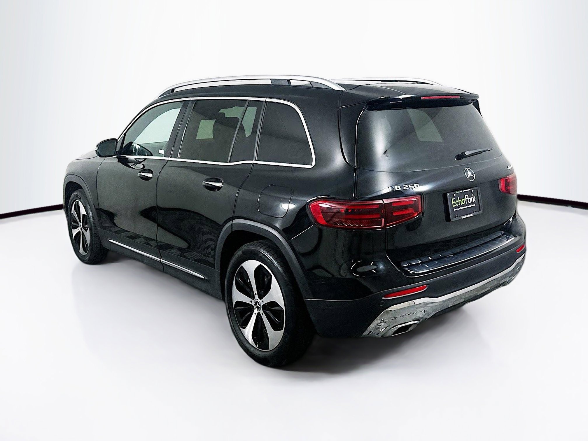 Used 2025 Mercedes-Benz GLB 250 4MATIC image 5