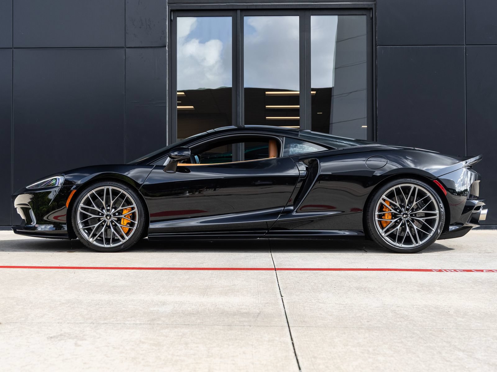 Used 2023 McLaren GT RWD image 10