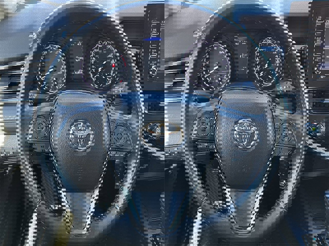 Used 2023 Toyota Camry SE image 11