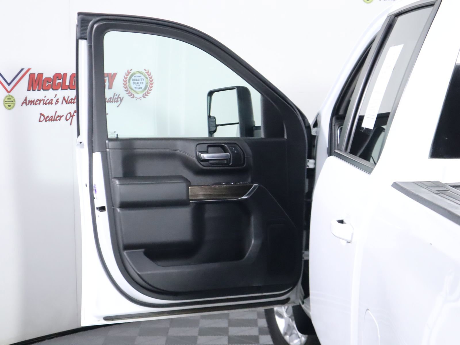 Used 2020 Chevrolet Silverado 2500 LT w/ Z71 Off-Road Package image 19