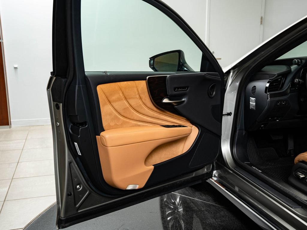Certified 2023 Lexus LS 500 AWD w/ Interior Upgrade Package image 26