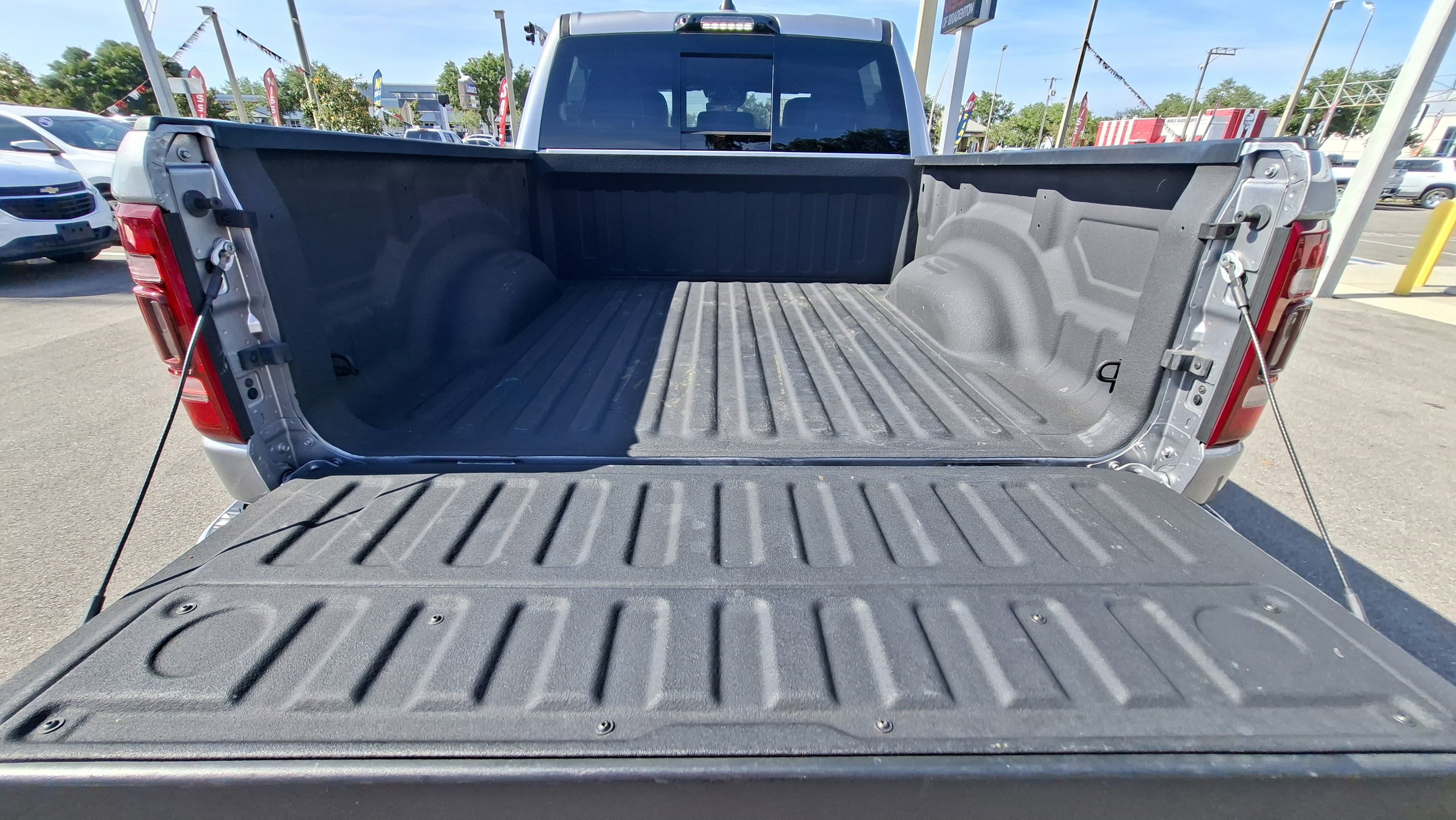 Used 2024 RAM 1500 Limited AWD/4WD image 24