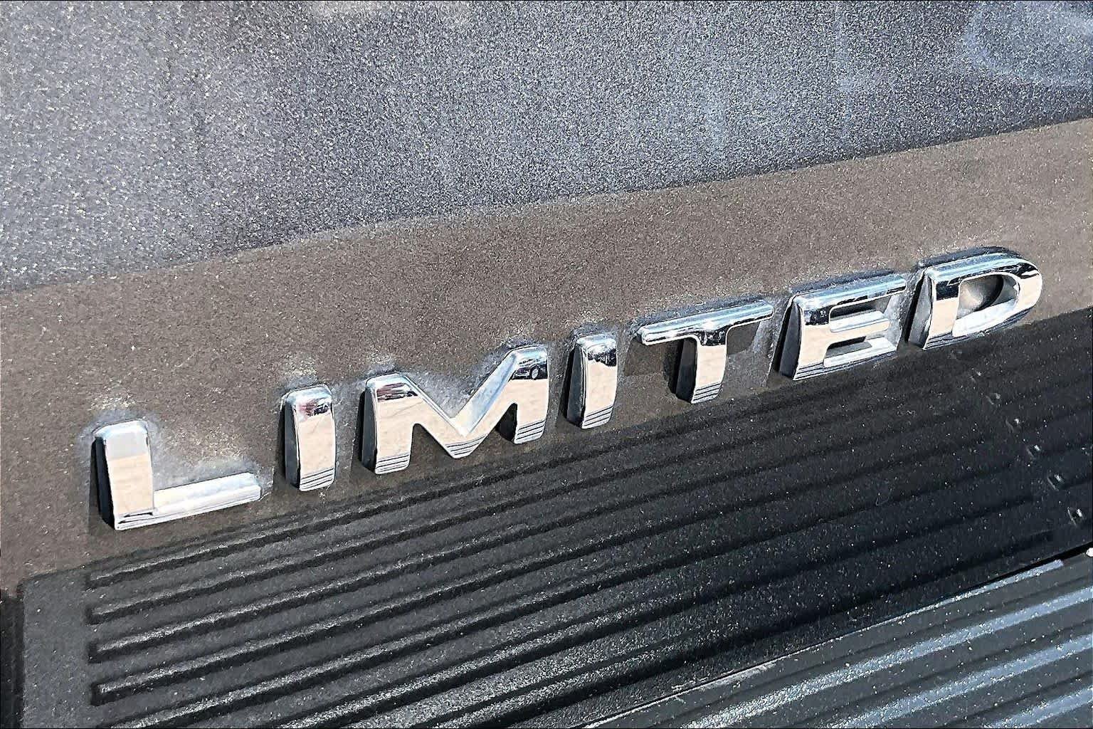 Used 2019 Ford Expedition Limited w/ Equipment Group 301A RWD image 31