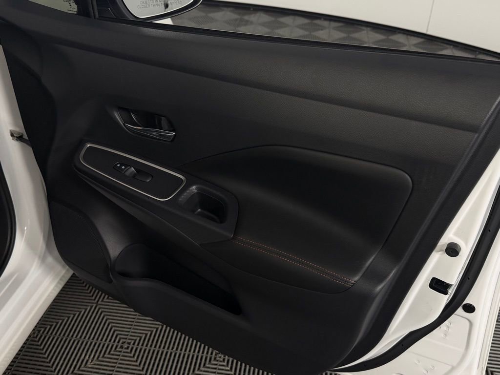 Used 2025 Nissan Versa SR w/ Trunk Package image 33