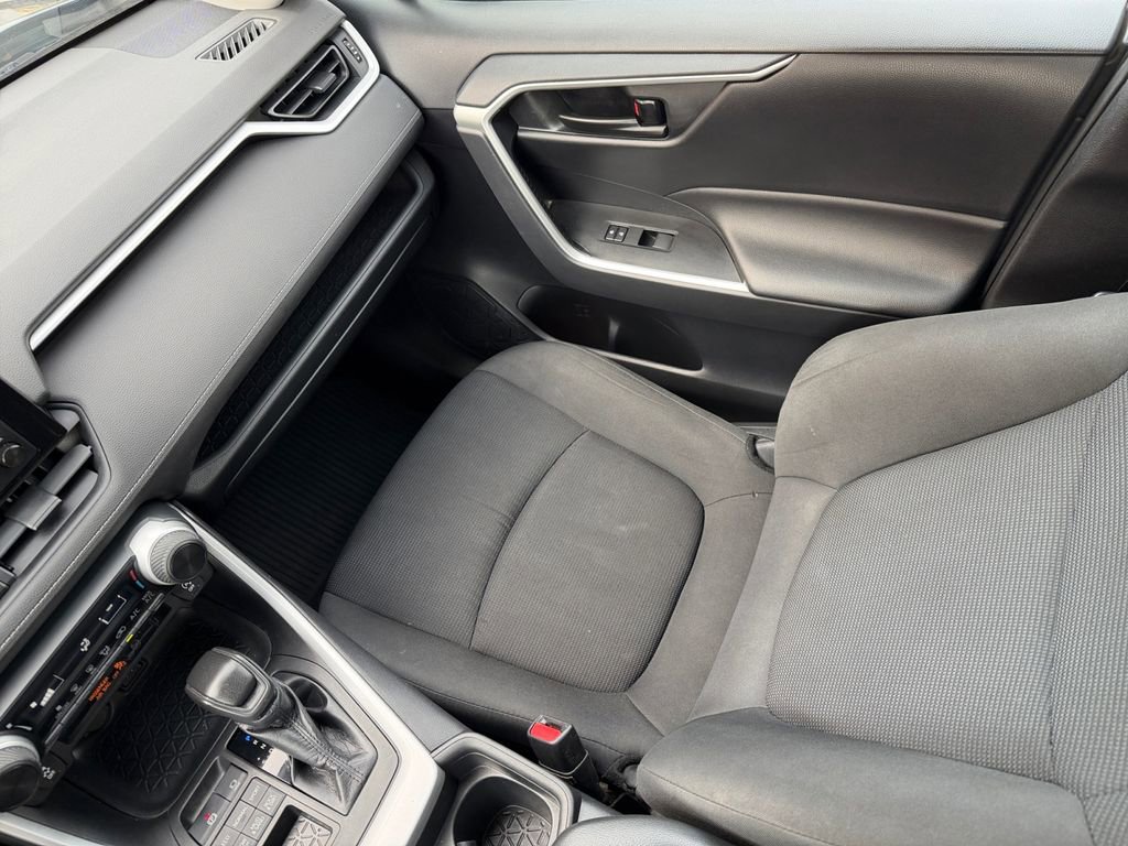Used 2019 Toyota RAV4 LE w/ All Weather Liner Package AWD/4WD image 17