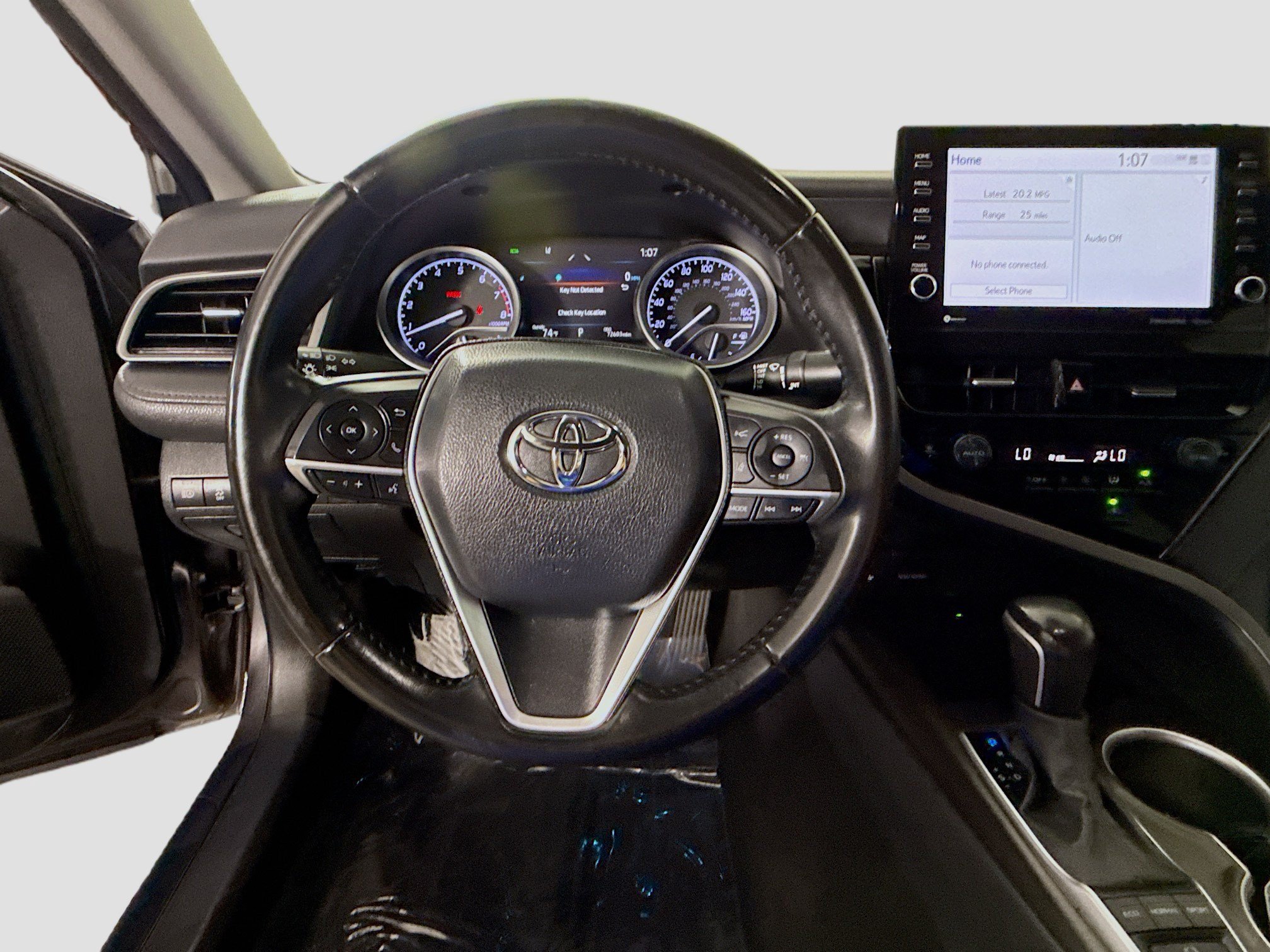 Used 2022 Toyota Camry XLE FWD image 13