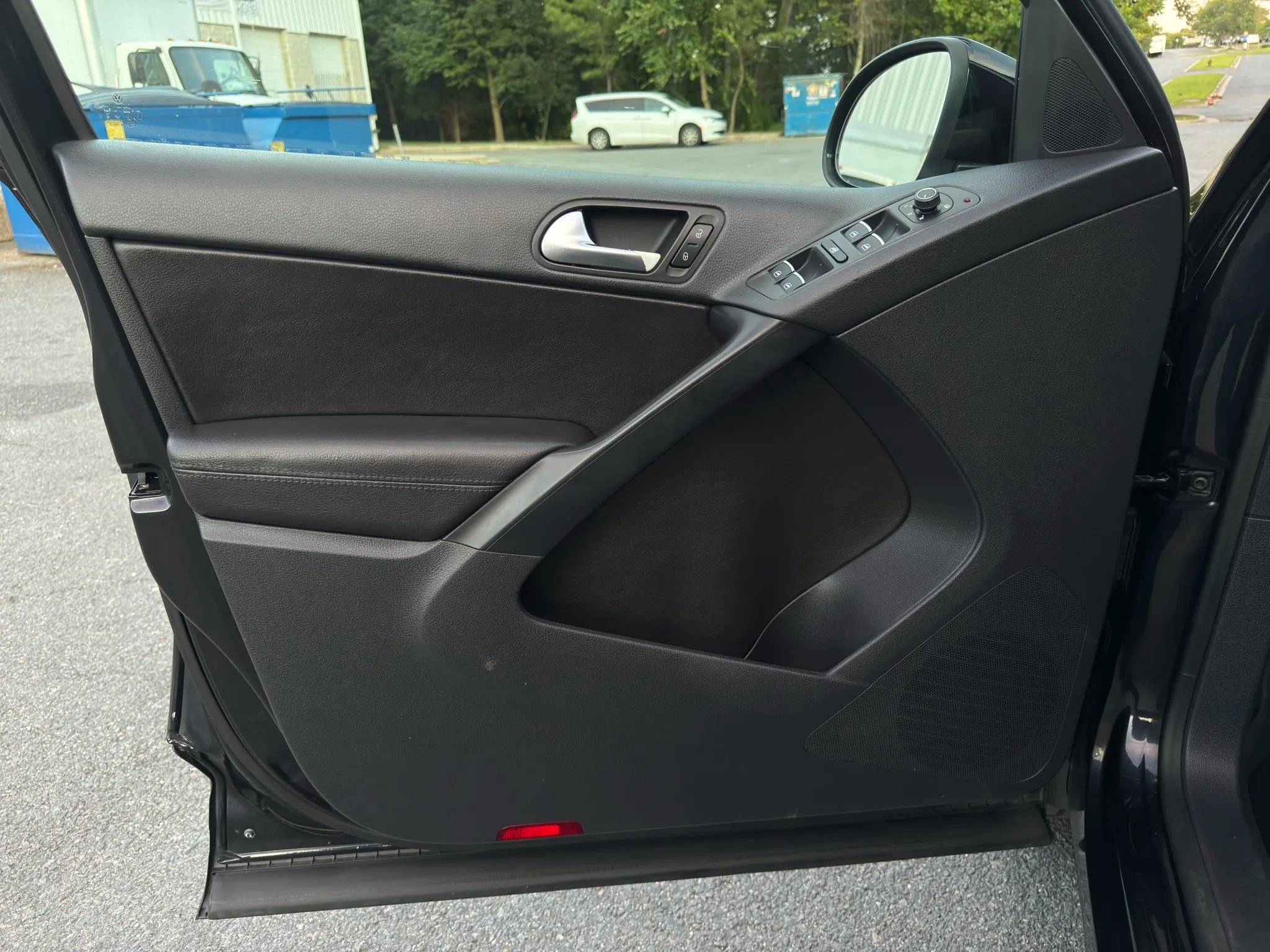 Used 2017 Volkswagen Tiguan Wolfsburg Edition image 17