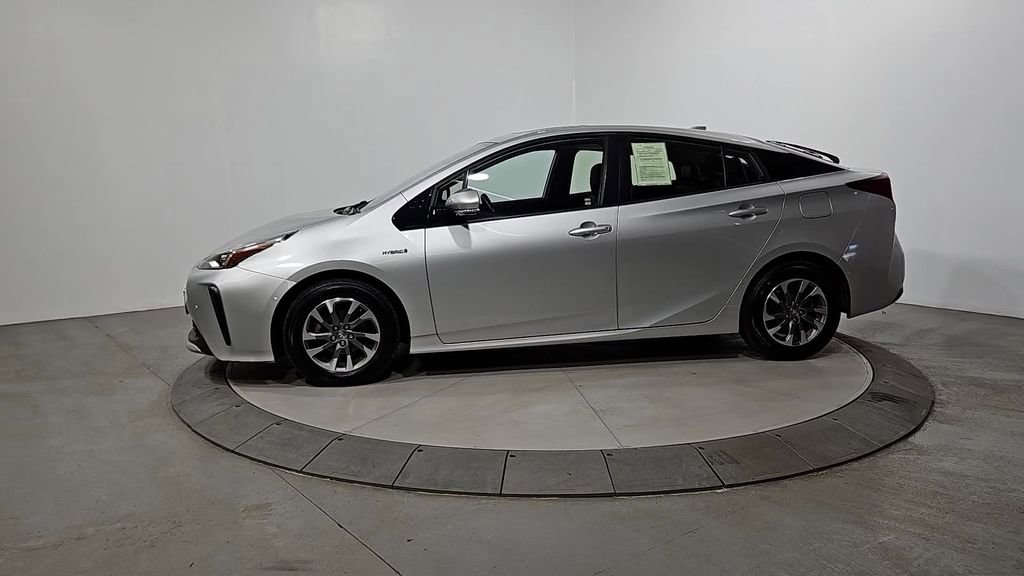 Used 2019 Toyota Prius XLE w/ Premium Convenience Package FWD image 2