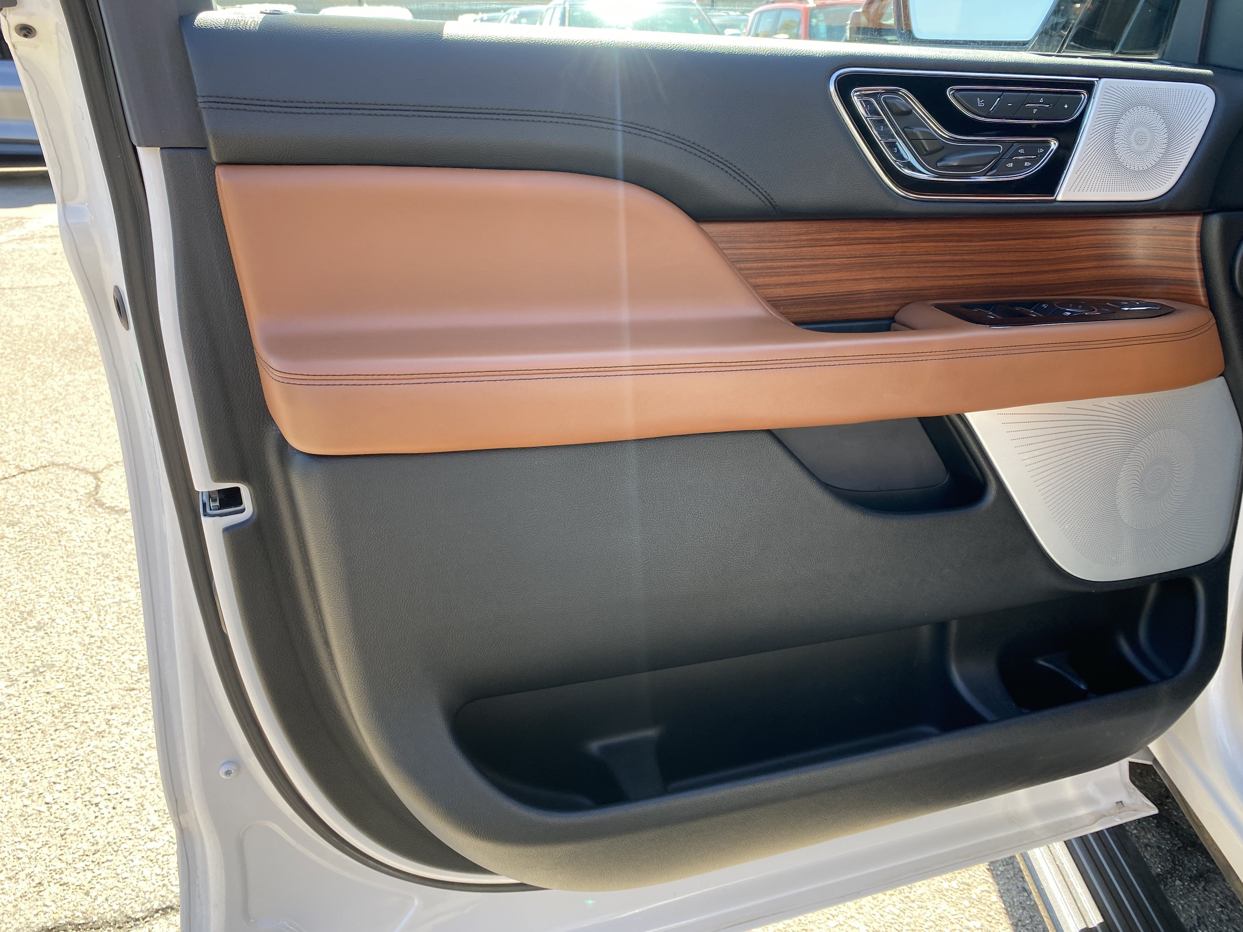 Used 2018 Lincoln Navigator L Reserve w/ Technology Package AWD/4WD image 15