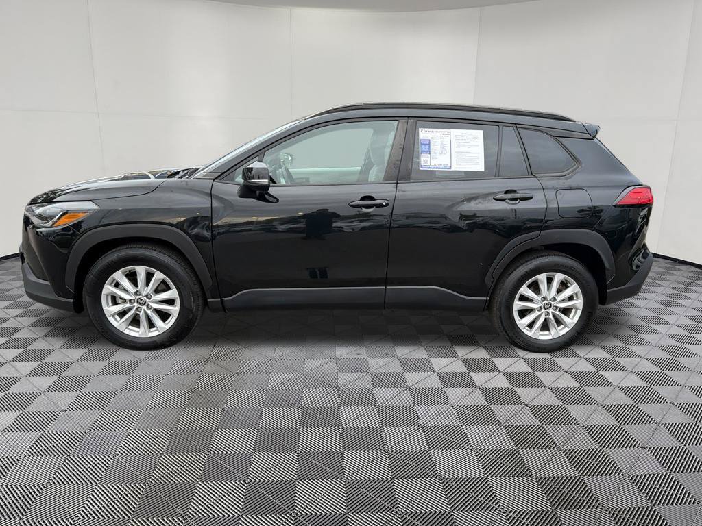 Used 2023 Toyota Corolla Cross LE AWD/4WD image 4