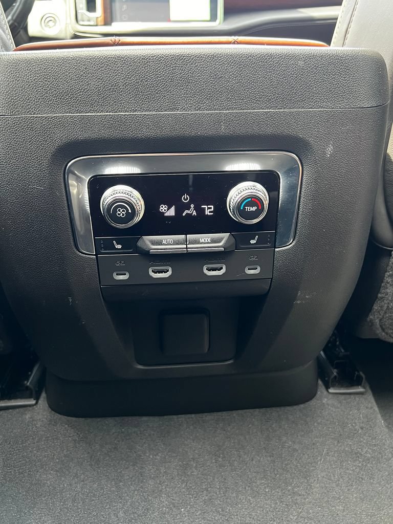 Used 2023 GMC Yukon Denali Ultimate AWD/4WD image 31
