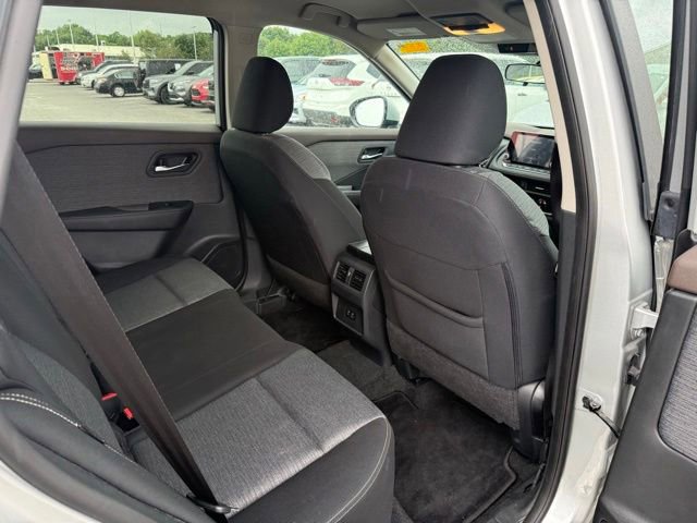 Used 2023 Nissan Rogue SV AWD/4WD image 16