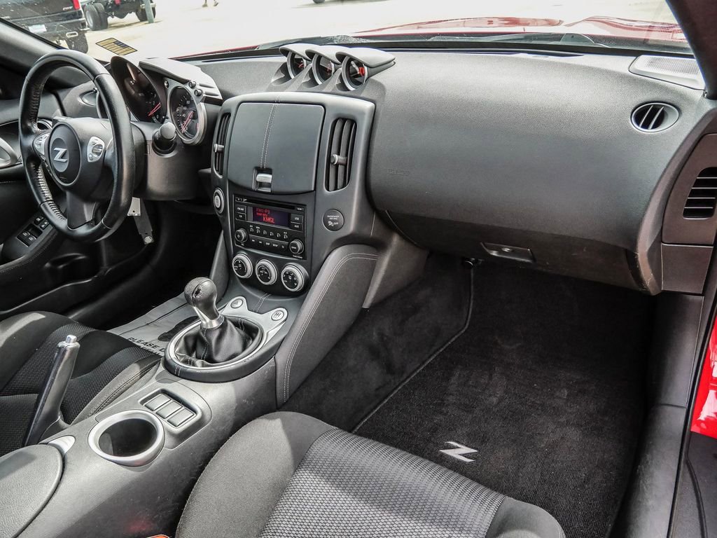 Used 2016 Nissan 370Z w/ Sport Package image 16