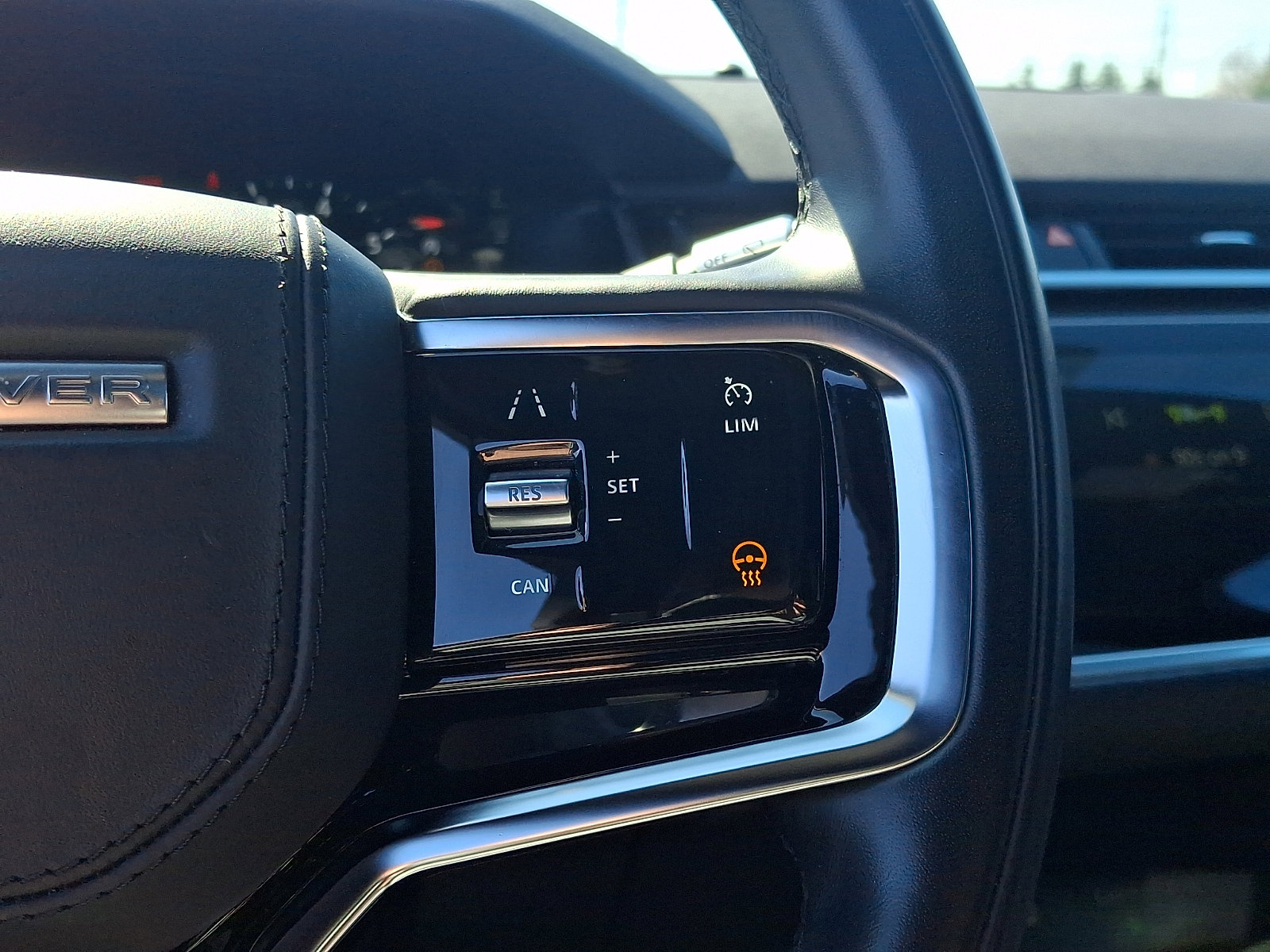 Used 2021 Land Rover Range Rover Velar R-Dynamic S image 23