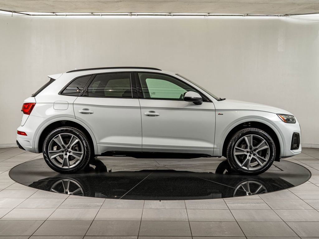 Certified 2025 Audi Q5 2.0T Premium w/ Convenience Plus Package AWD/4WD image 4