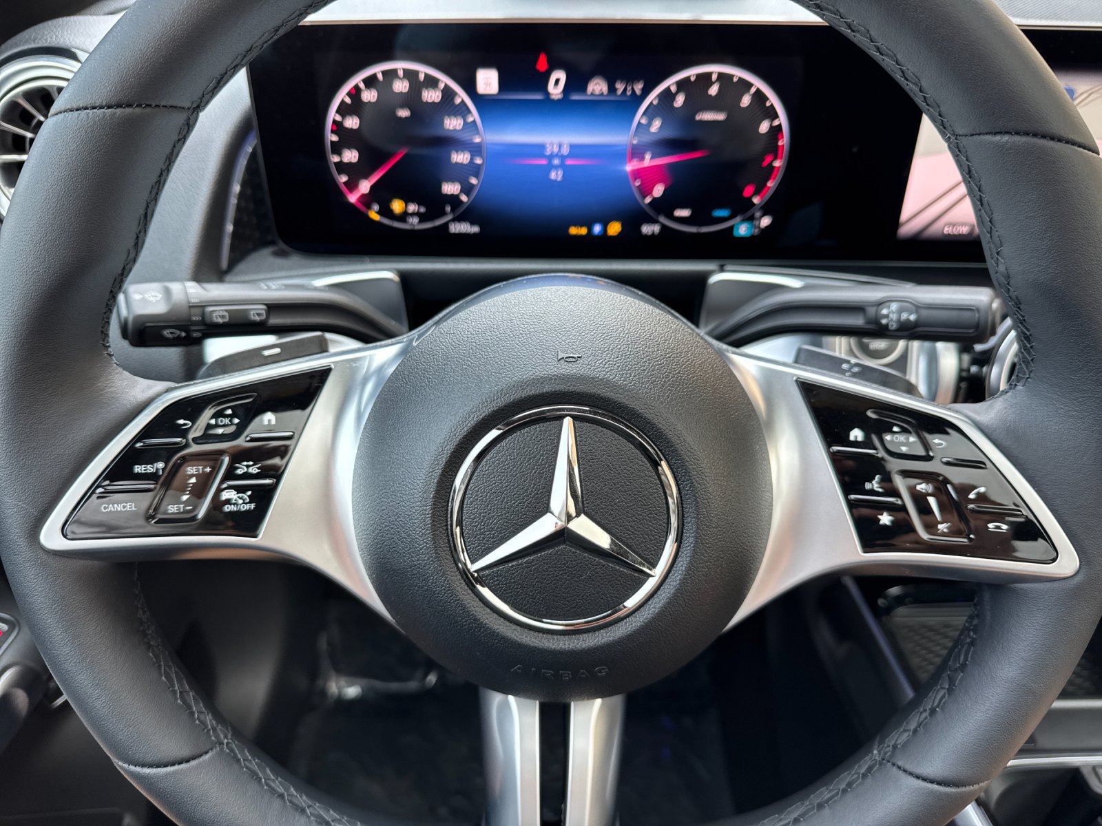 Certified 2024 Mercedes-Benz GLB 250 4MATIC image 23