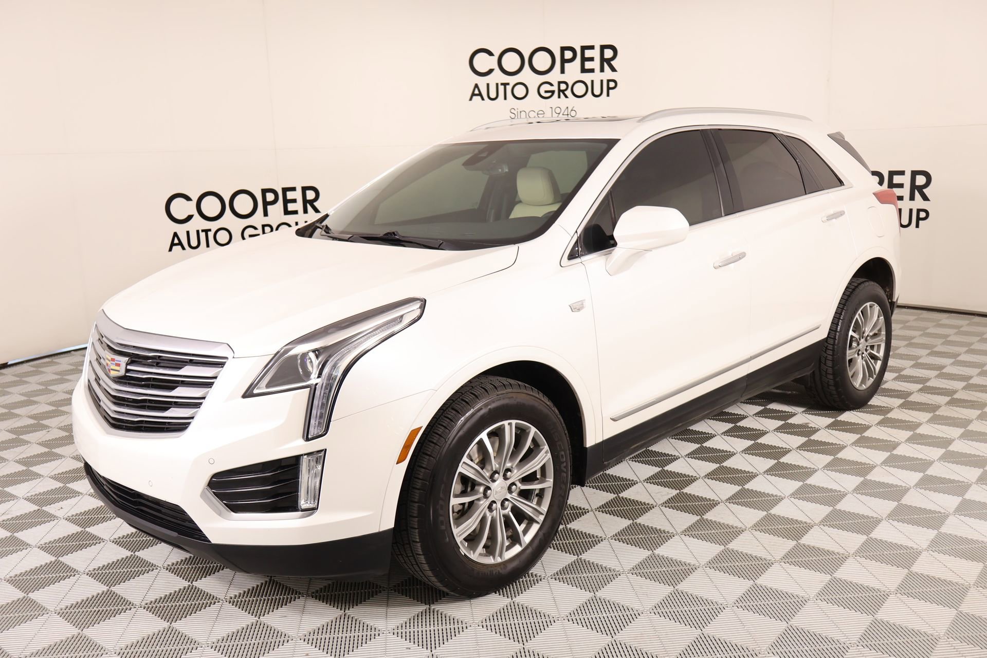 Used 2018 Cadillac XT5 Luxury w/ Driver Awareness Package image 11