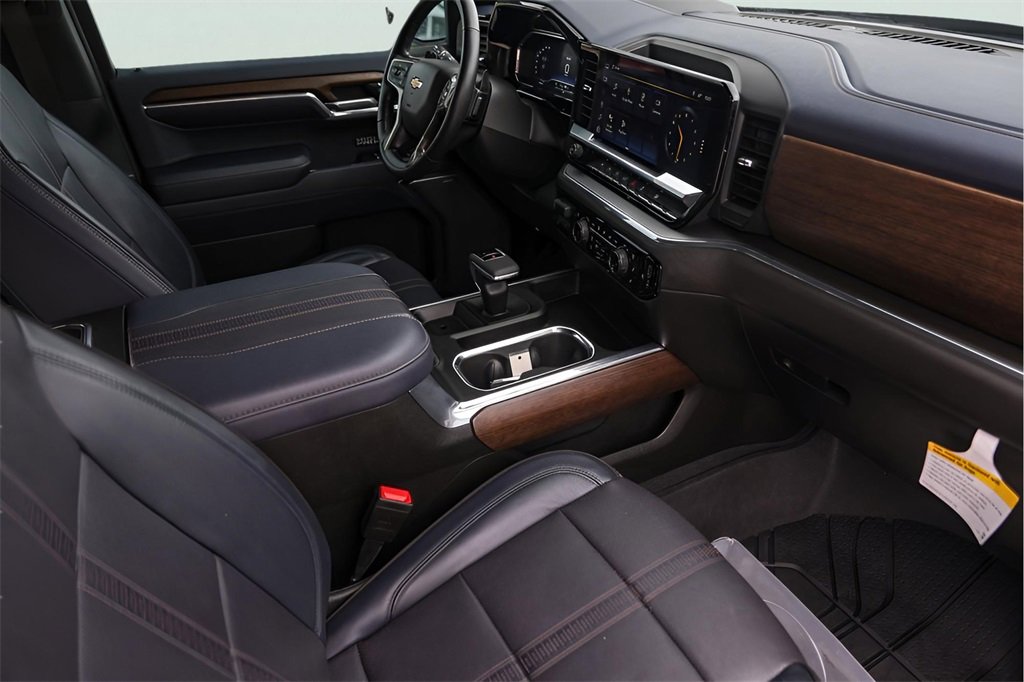 Certified 2023 Chevrolet Silverado 1500 High Country w/ Technology Package image 33