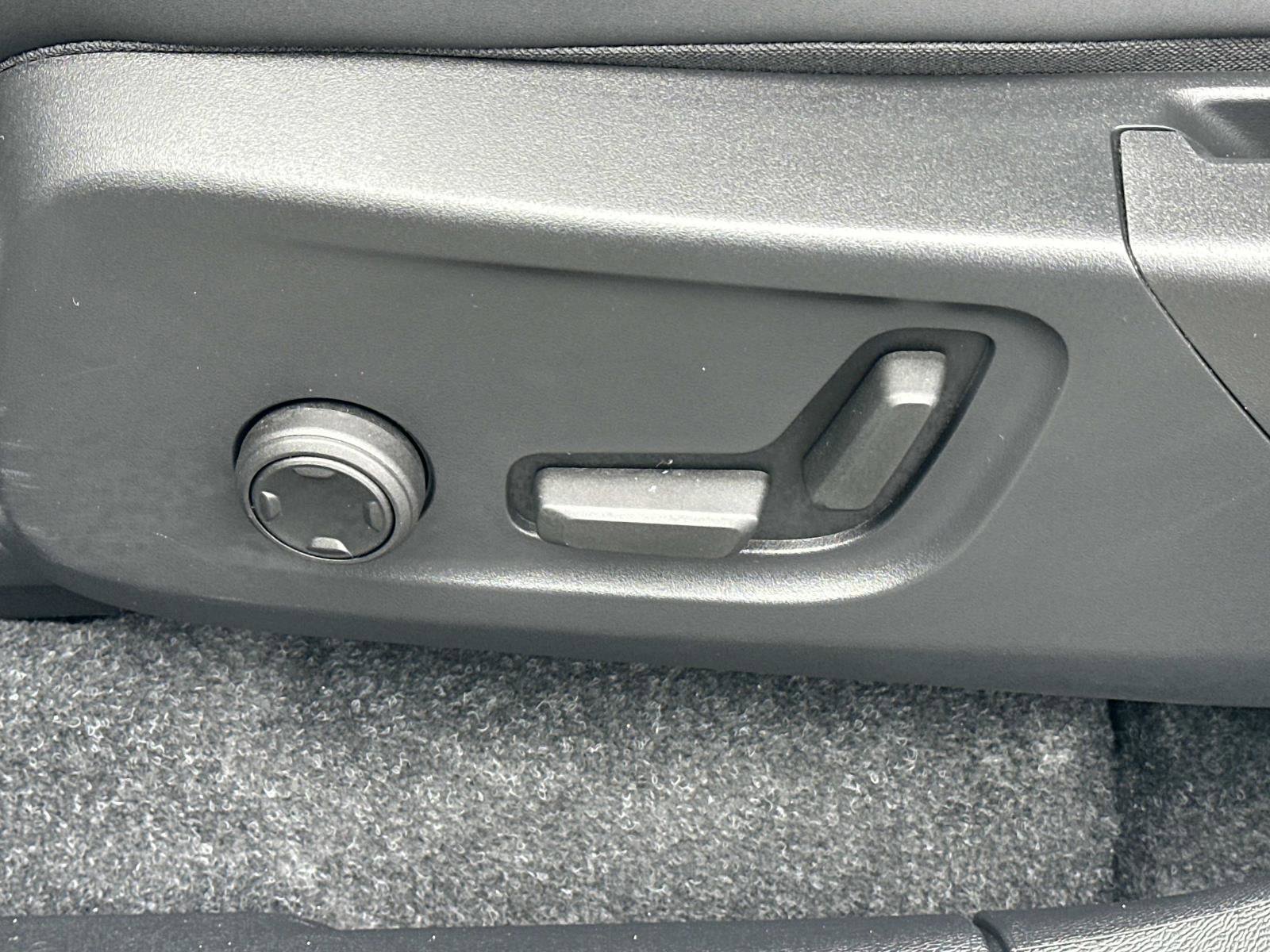 Certified 2024 Volvo XC40 Recharge Ultimate w/ Protection Package Premier image 18