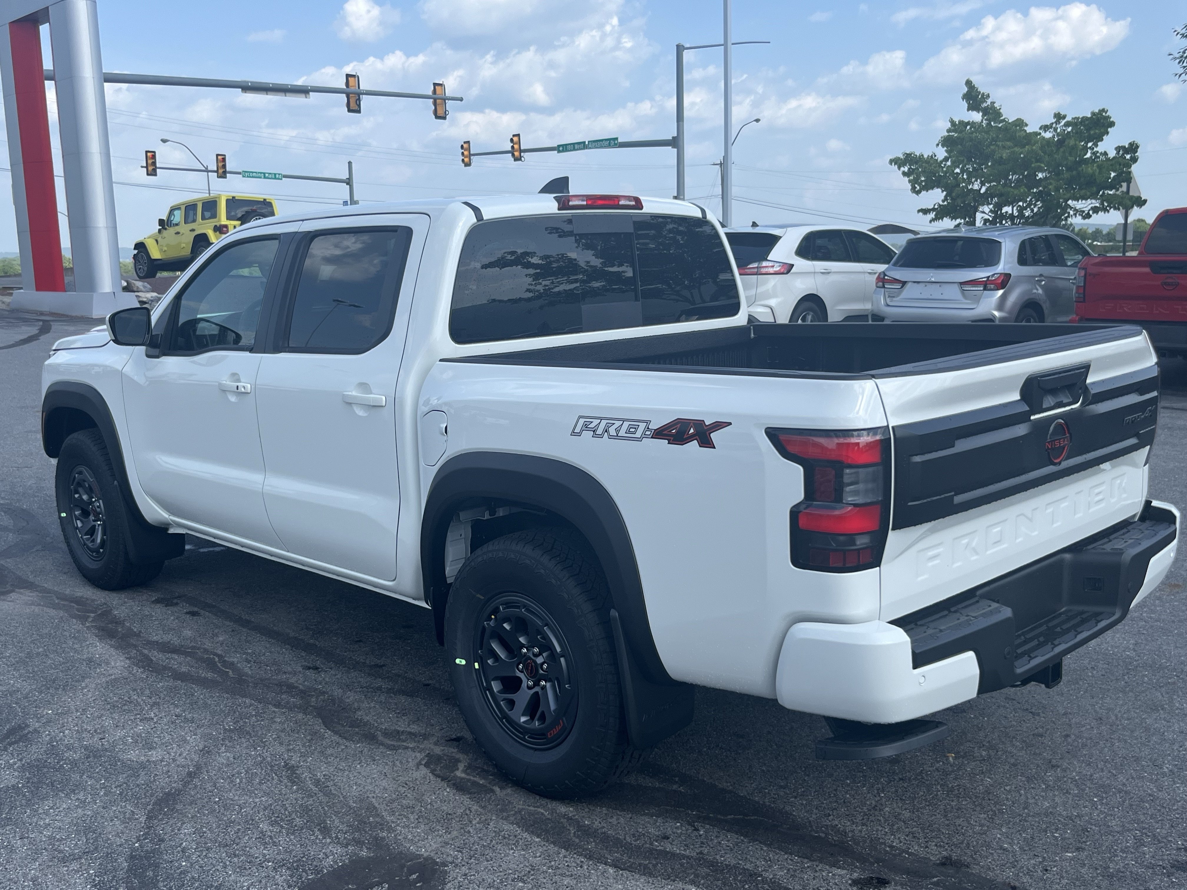 New 2026 Nissan Frontier PRO-4X w/ Tow Package AWD/4WD image 8