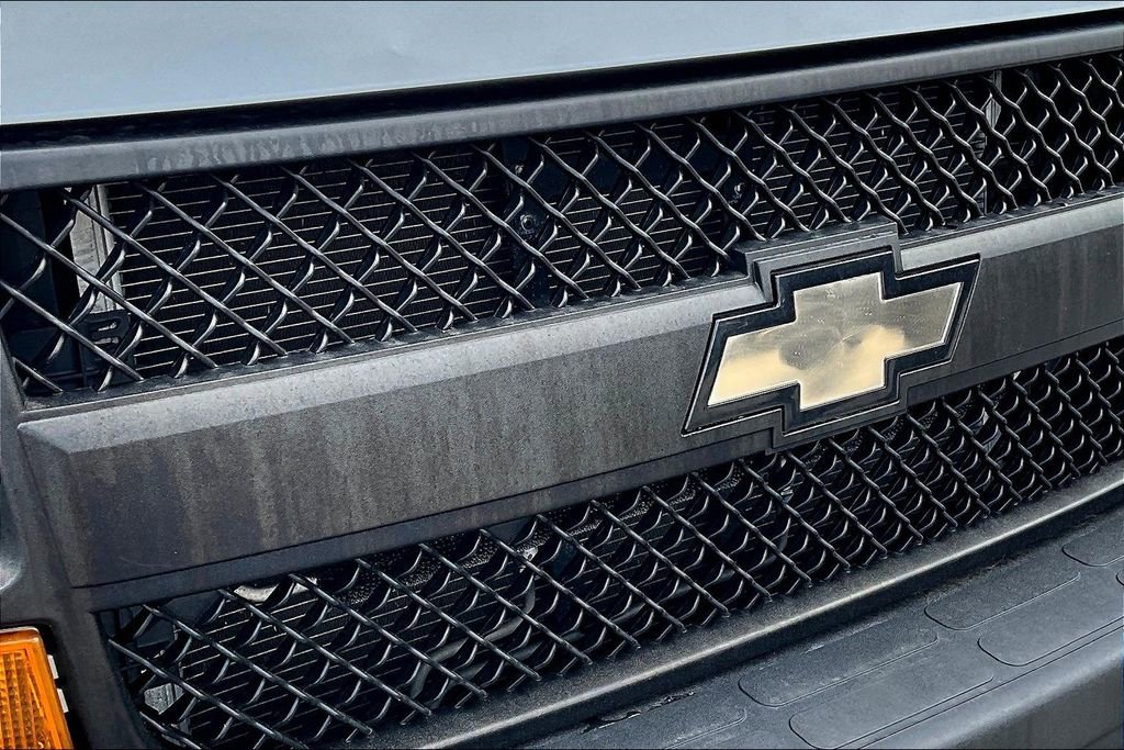 Used 2017 Chevrolet Express 2500 RWD image 34