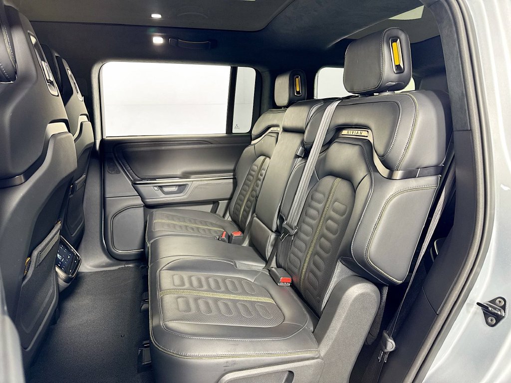 Used 2025 Rivian R1S Adventure Dual AWD/4WD image 27