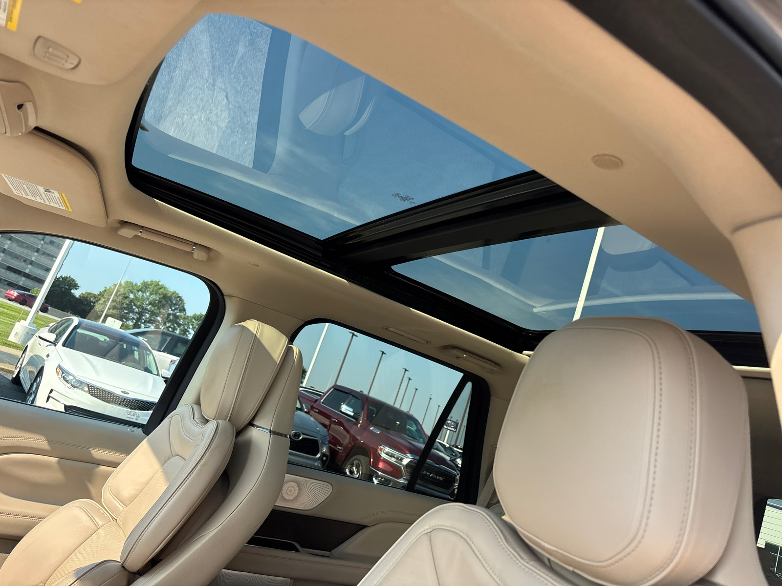 Used 2019 Lincoln Navigator Reserve AWD/4WD image 24