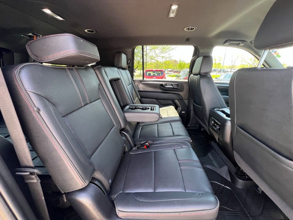 Used 2025 Chevrolet Suburban RST w/ Comfort Package AWD/4WD image 29