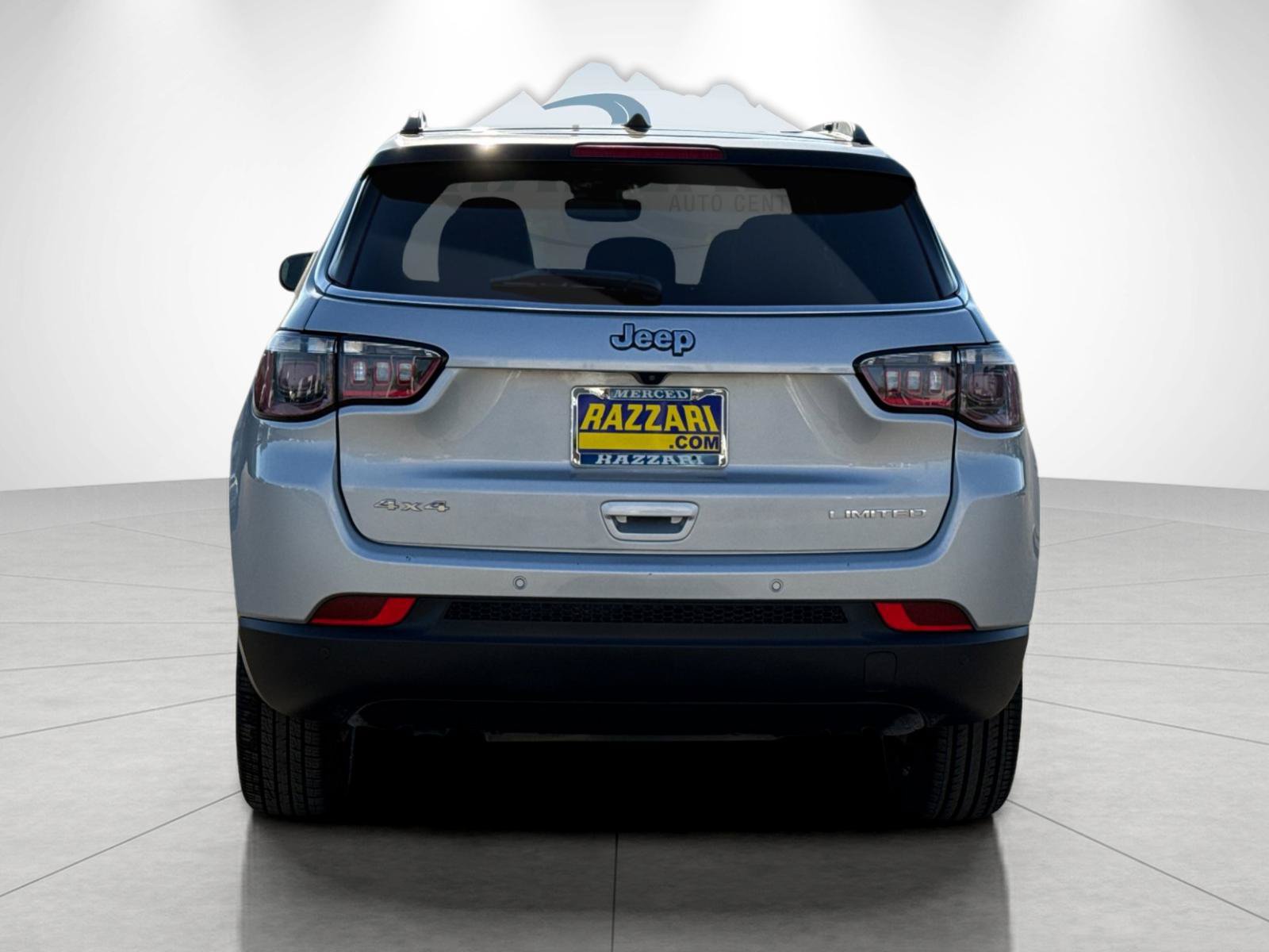Used 2025 Jeep Compass Limited AWD/4WD image 4