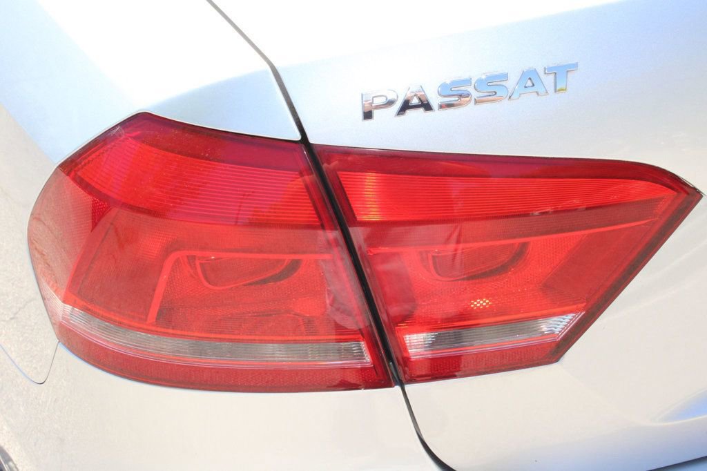 Used 2015 Volkswagen Passat 1.8T Wolfsburg Edition image 10