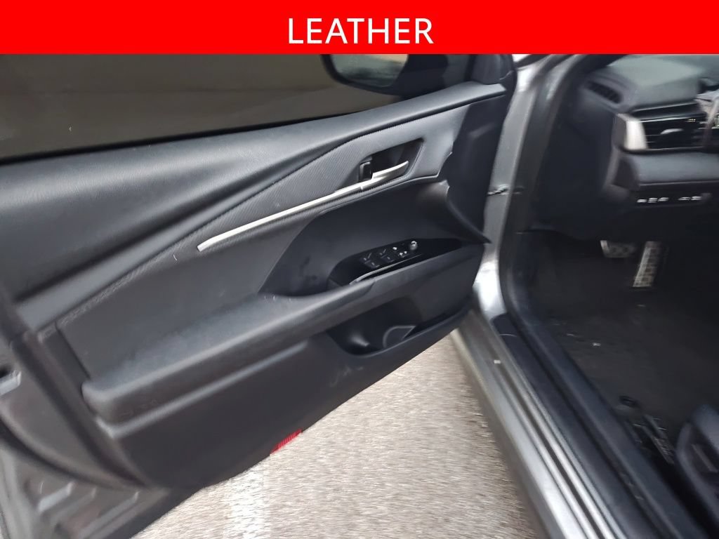 Used 2025 Toyota Camry SE FWD image 5