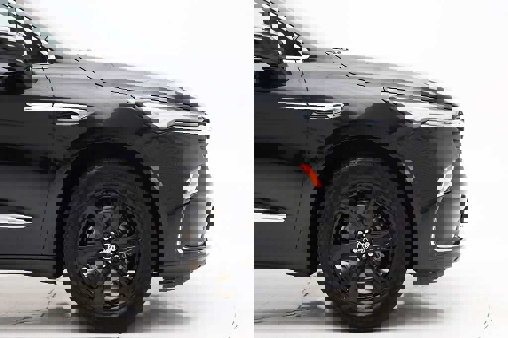 Used 2023 Buick Enclave Essence w/ Experience Buick Package image 3