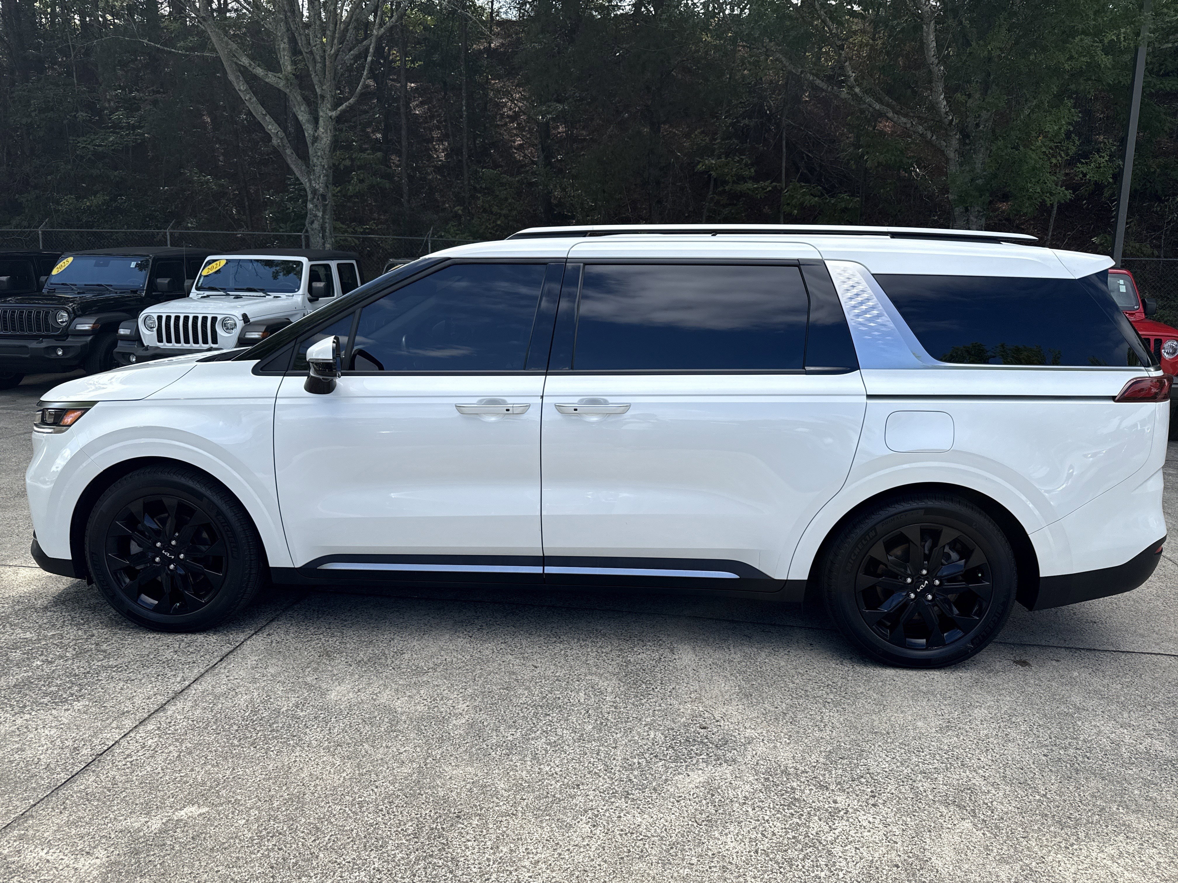 Used 2024 Kia Carnival SX Prestige image 4