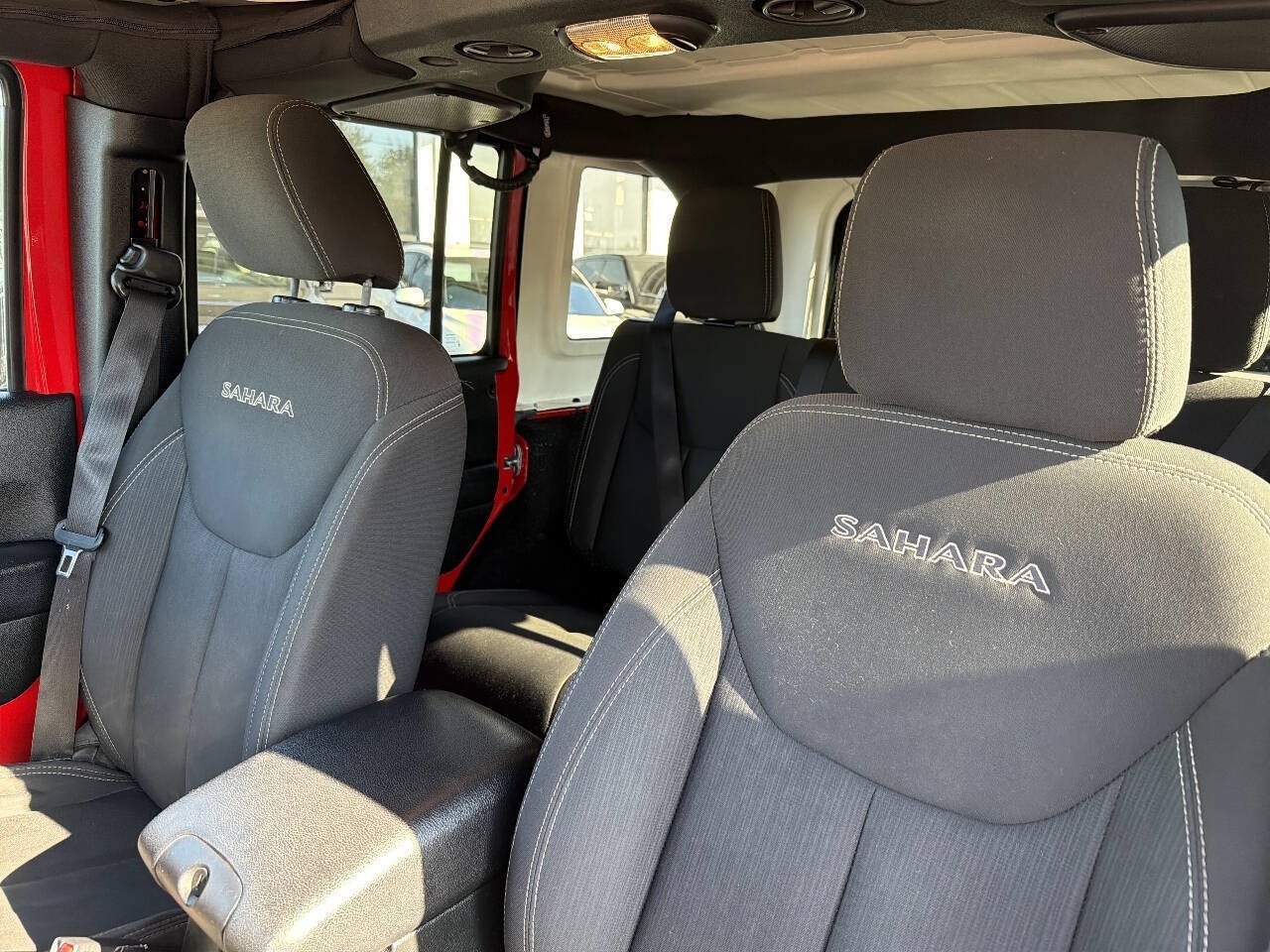 Used 2017 Jeep Wrangler Unlimited Sahara w/ Connectivity Group AWD/4WD image 37