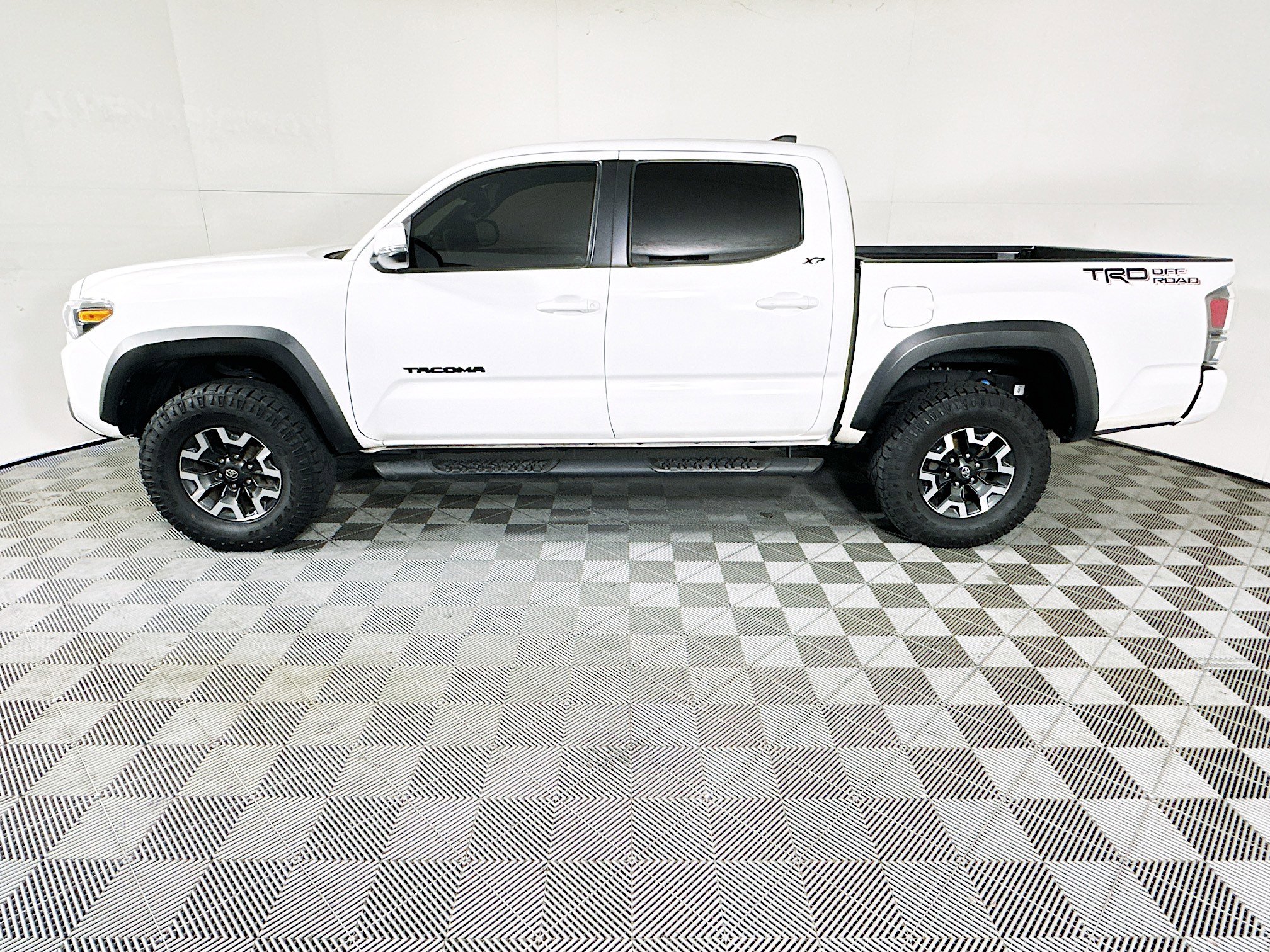 Used 2023 Toyota Tacoma TRD Off-Road w/ Technology Package image 6