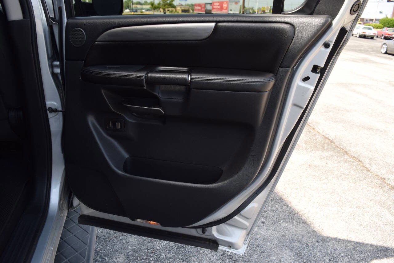 Used 2014 Nissan Armada SV image 41