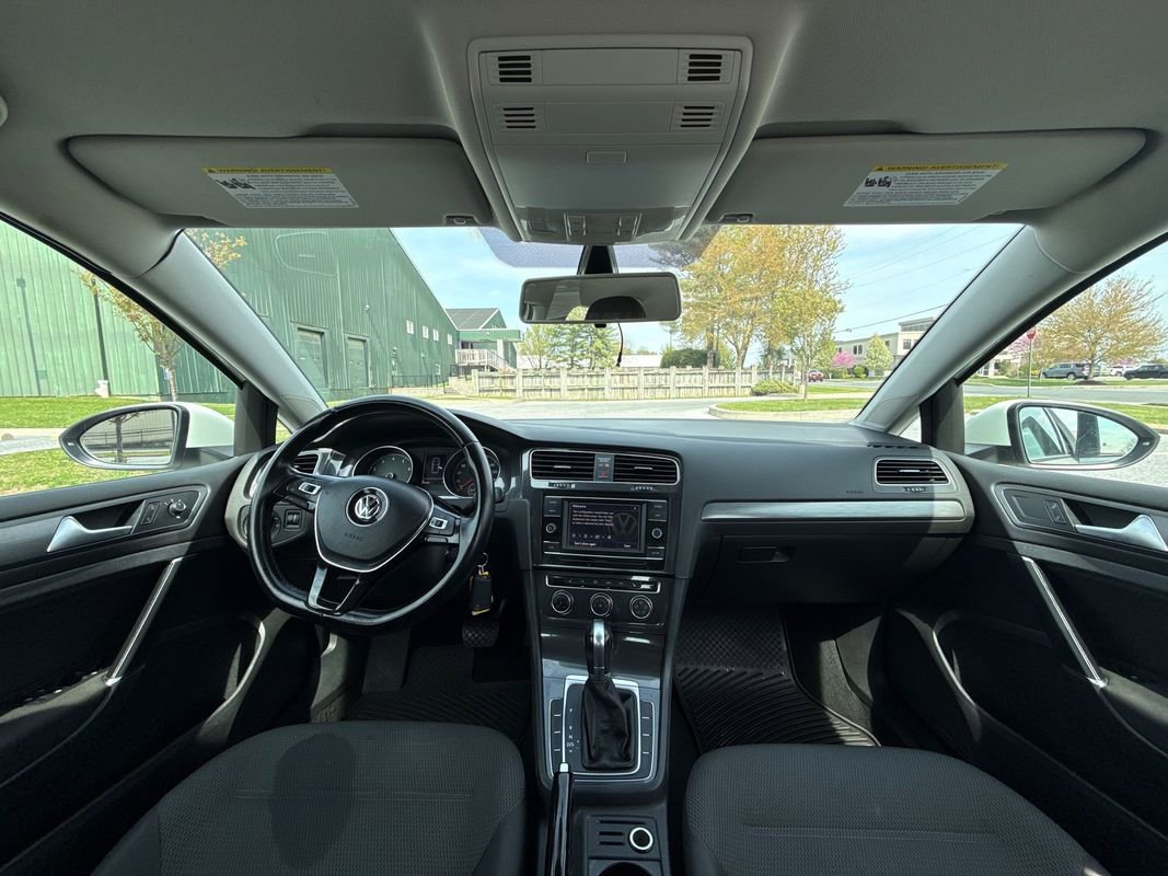 Used 2018 Volkswagen Golf S image 15