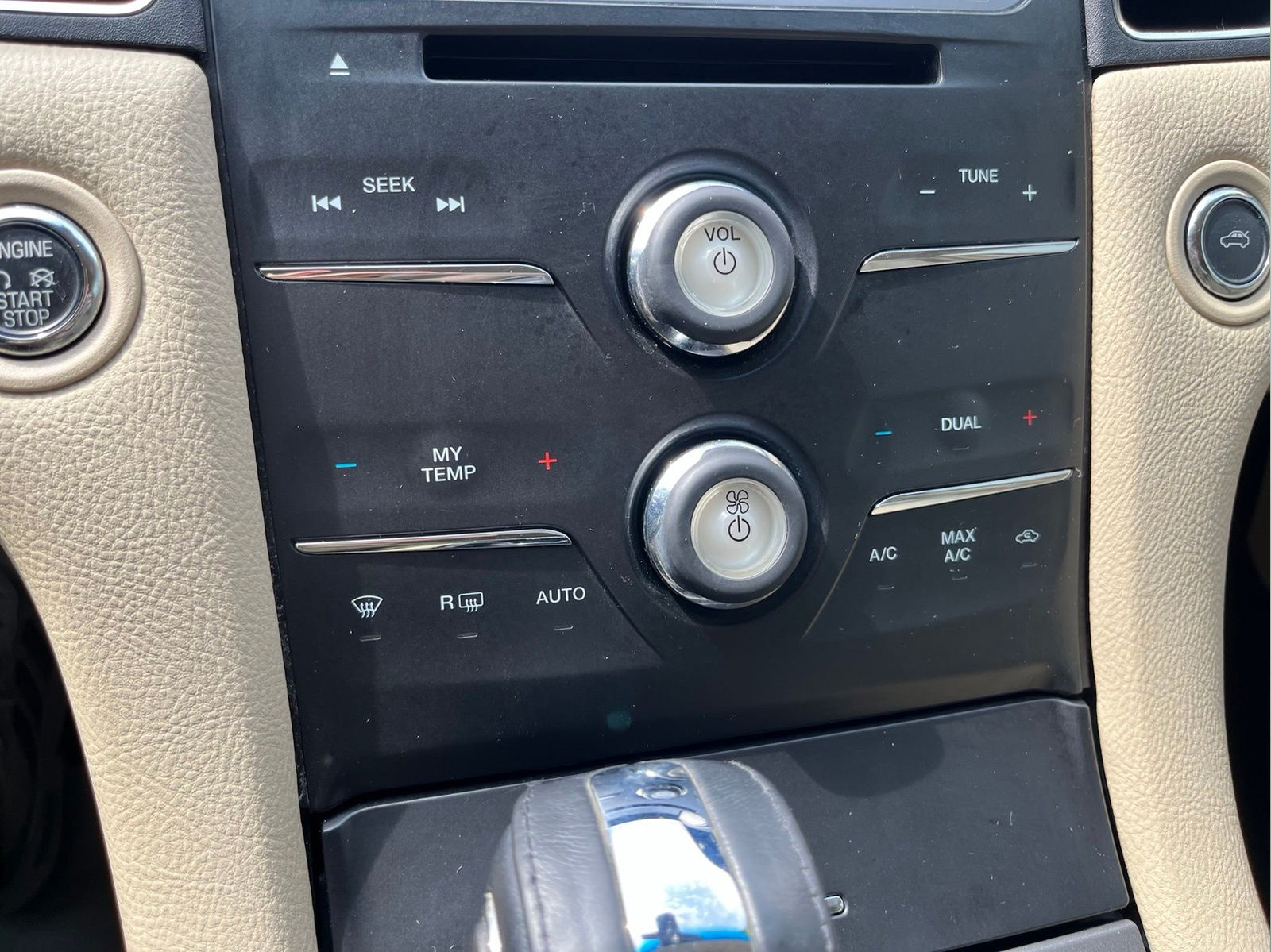 Used 2019 Ford Taurus SEL w/ Equipment Group 201A AWD/4WD image 18