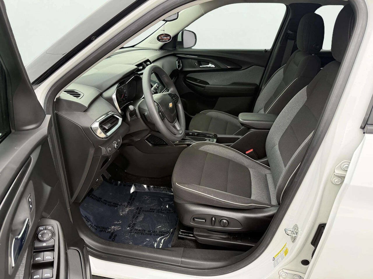 Used 2022 Chevrolet TrailBlazer LT w/ Convenience Package FWD image 10