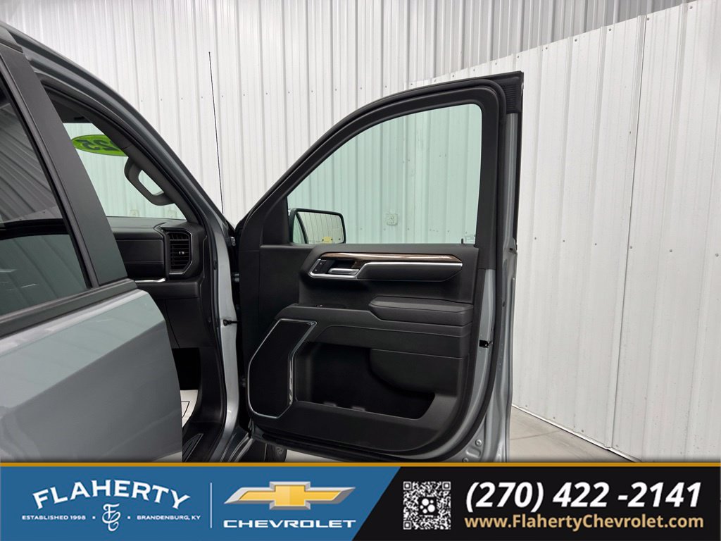 Used 2025 Chevrolet Silverado 1500 LT AWD/4WD image 14