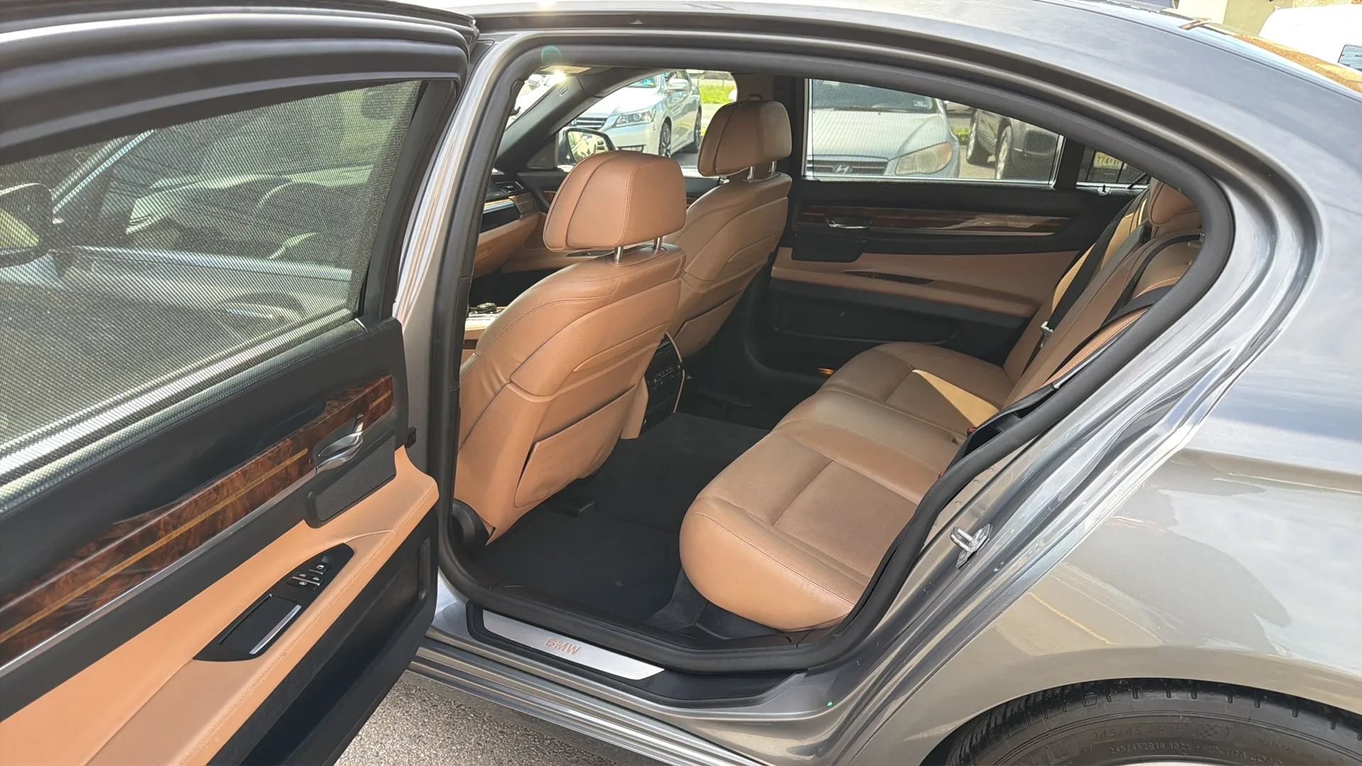 Used 2015 BMW 750Li xDrive w/ Executive Package AWD/4WD image 26