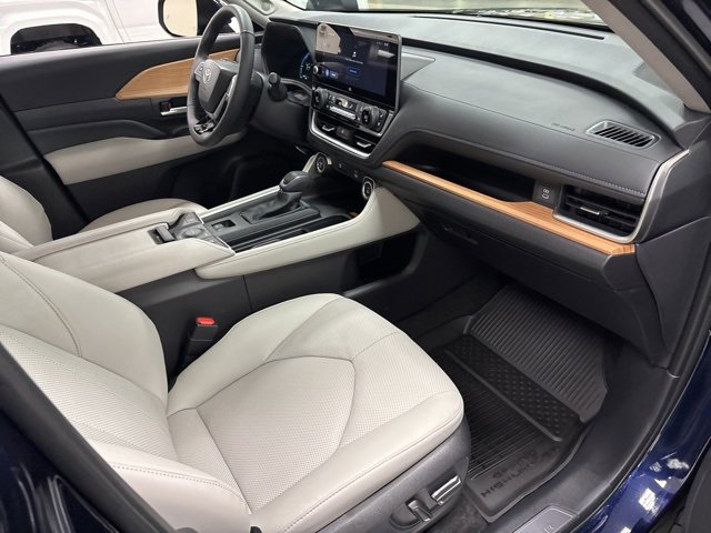 Used 2025 Toyota Grand Highlander AWD Hybrid image 10