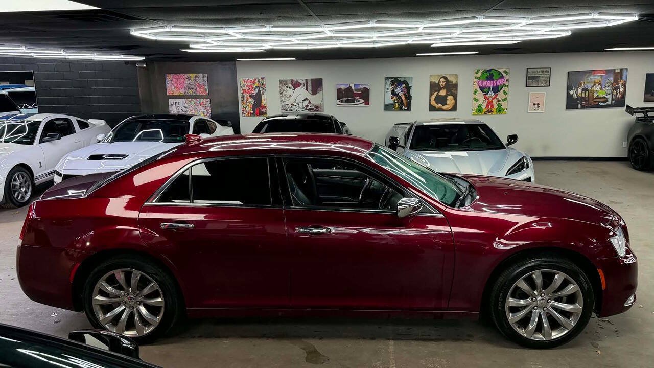 Used 2018 Chrysler 300 Limited RWD image 4